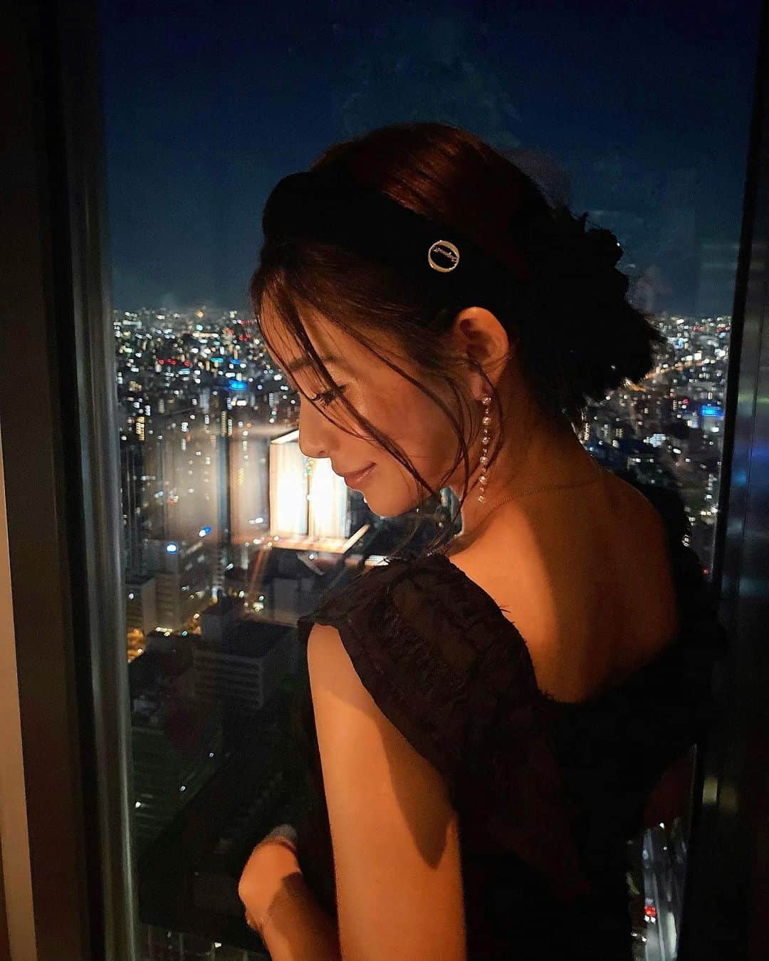 山本彩未のインスタグラム：「. おやすみ🌙 . . . . #夜景#夏#luuna#ルウナ#ネクストダイヤモンドニューヨーク#ジュエリー#パールジュエリー」