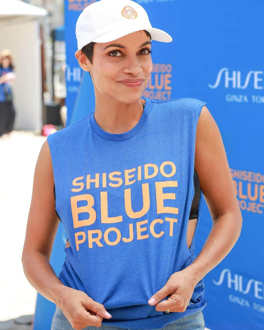 ロザリオ・ドーソンさんのインスタグラム写真 - (ロザリオ・ドーソンInstagram)「Had a blast supporting the @shiseido Blue Project alongside @wsl on their third annual beach clean up led by @wildcoastcostasalvaje   Beach clean ups reduce litter, protecting critical habitats for wildlife. Maintaining and stewarding the awe inspiring beauty around us ensures our collective joy and health for generations to come.   It was an honor to raise issues around ocean conservation with galvanized communities who lead with care.   Every small sustainable choice we make is impactful. When we unite it paves the way for our collective future. 🌊   Go Team One Ocean!  @wsloneocean   #shiseidoblueproject #wsloneocean  #wildcoast  #shiseidosuncare #saveouroceans #shiseidopartner」8月4日 1時11分 - rosariodawson