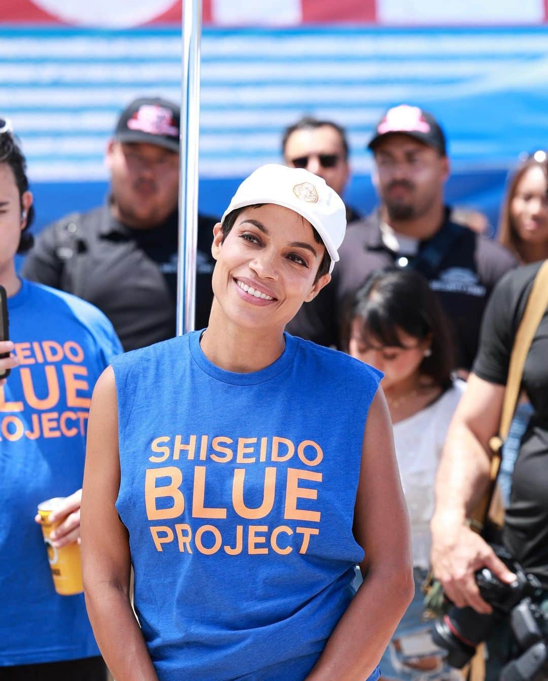 ロザリオ・ドーソンさんのインスタグラム写真 - (ロザリオ・ドーソンInstagram)「Had a blast supporting the @shiseido Blue Project alongside @wsl on their third annual beach clean up led by @wildcoastcostasalvaje   Beach clean ups reduce litter, protecting critical habitats for wildlife. Maintaining and stewarding the awe inspiring beauty around us ensures our collective joy and health for generations to come.   It was an honor to raise issues around ocean conservation with galvanized communities who lead with care.   Every small sustainable choice we make is impactful. When we unite it paves the way for our collective future. 🌊   Go Team One Ocean!  @wsloneocean   #shiseidoblueproject #wsloneocean  #wildcoast  #shiseidosuncare #saveouroceans #shiseidopartner」8月4日 1時11分 - rosariodawson