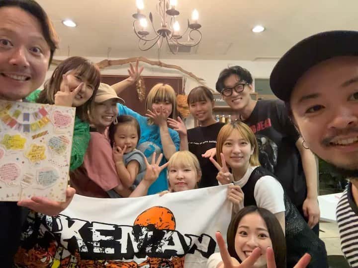 Yuta Misumiのインスタグラム：「無事40歳を迎えました。 40代突入という節目は天赦日×一粒万倍日×大安という最強開運日。 13年半ほど前にMY hair designを開業した日も天赦日を選びました。なんだか勝手に感慨深いです。まだまだ道半ばではありますが、そんな13年でも良いこと辛いこと苦しい時期など沢山あった様に思いますが、今もこうして祝ってくれるスタッフや家族、沢山の友達がいます。それは当たり前じゃない。 周りの人にもっともっと頼りにされ、お役に立てる様に40代も頑張っていこうと思います！ 今後とも宜しくお願いします🙇🏻🙏」