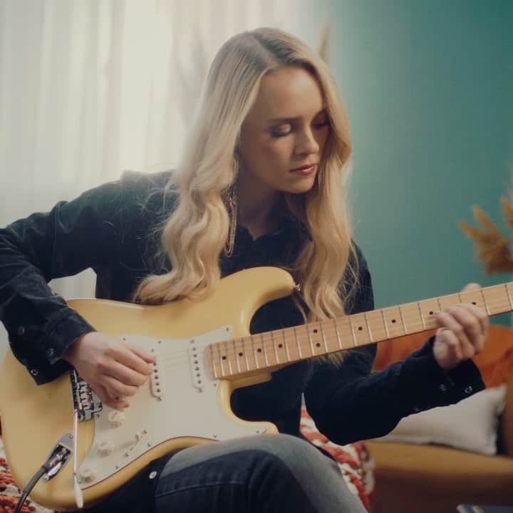 Fender Guitarのインスタグラム：「"It's the sound of the past, present and the future," says @CeciliaCastleman on the Buttercream Player Series Stratocaster. Learn more about this series at the link in bio.」