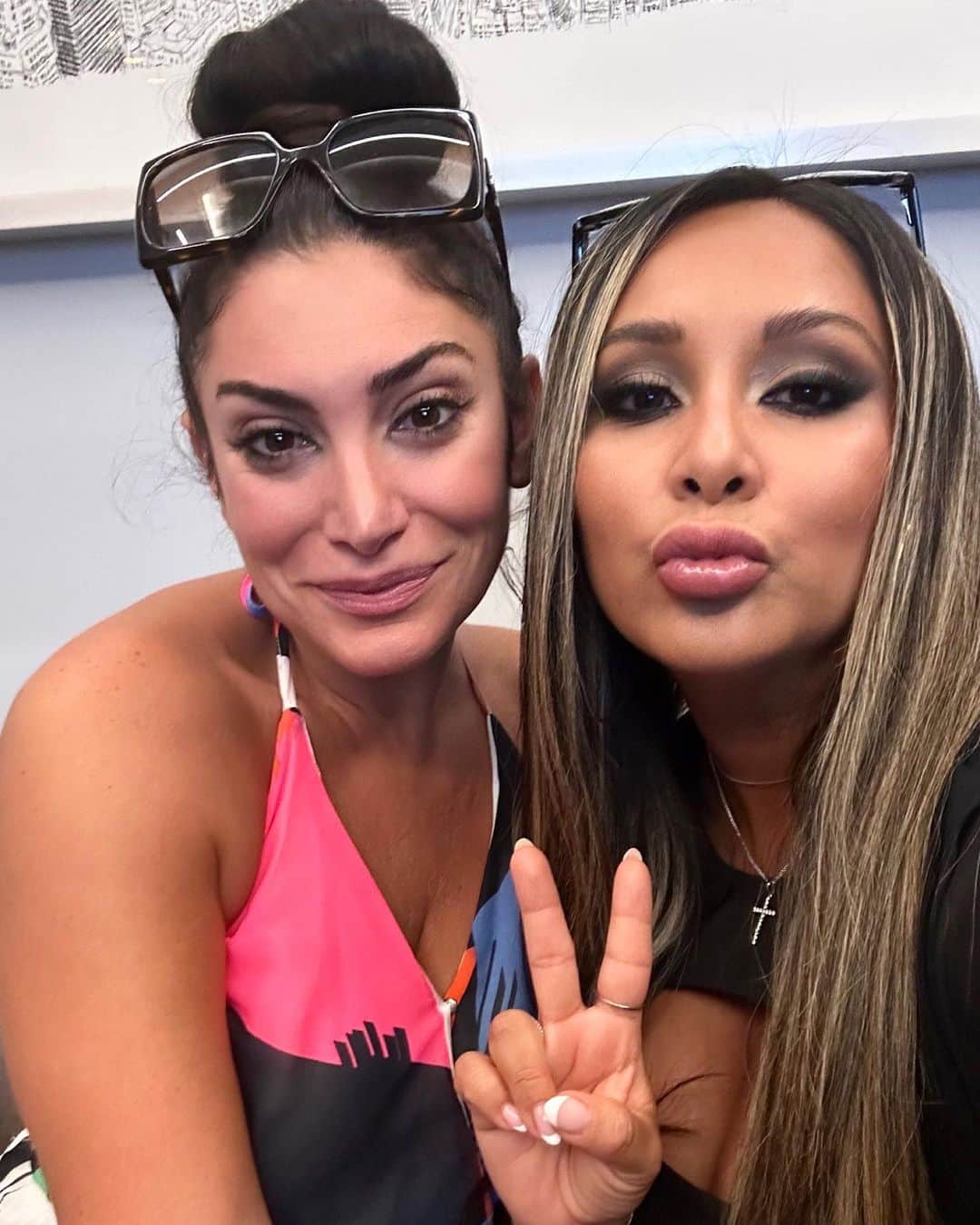 ニコール・ ポリッツィのインスタグラム：「THE MEATBALL POD dropped today! Go listen where all podcasts stream! 💕 @themeatballpod」