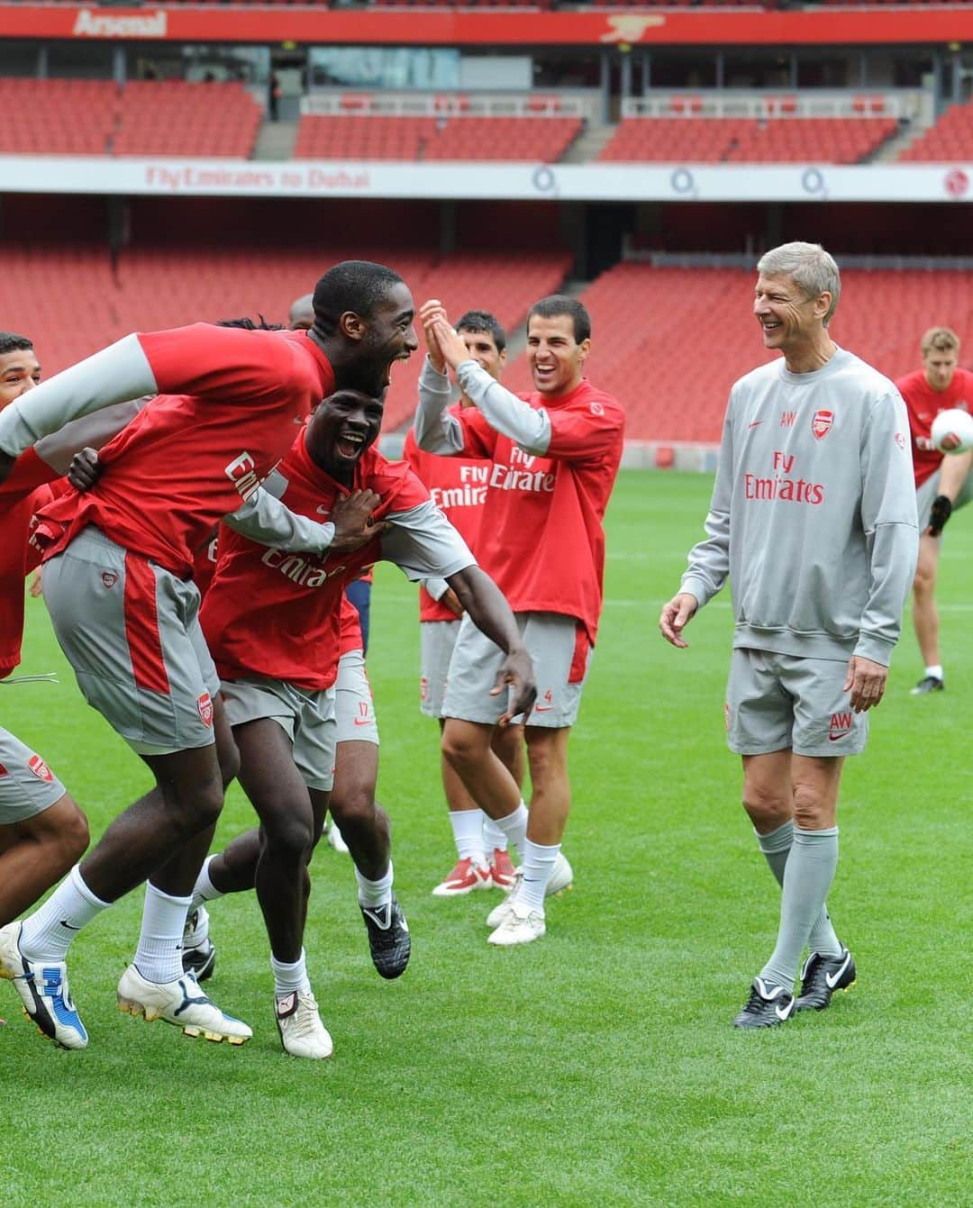 ヨハン・ジュルーさんのインスタグラム写真 - (ヨハン・ジュルーInstagram)「Thanks for everything Mr Arsenal ❤️  #tbt」8月4日 1時25分 - johan_djourou