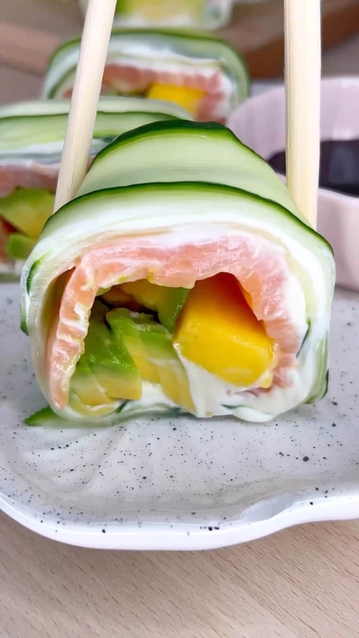 Sharing Healthy Snack Ideasのインスタグラム：「🍣 CALIFORNIA ROLL low carb, only 5 ingredients. Will you make it? By • @giuseppe_healthy」