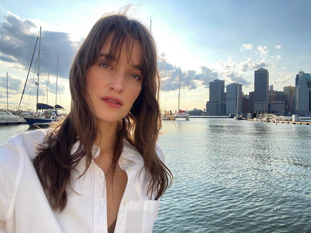 ケイト・ハリソンのインスタグラム：「A great shoot with great people 🩵 @landsend」