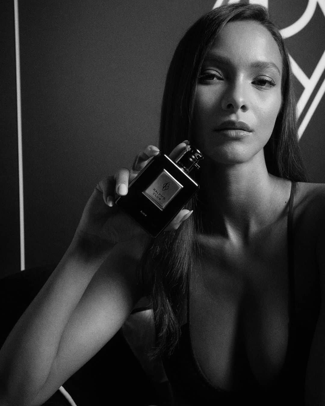 ライス・リベイロさんのインスタグラム写真 - (ライス・リベイロInstagram)「Discover the new @ralphlaurenfragrances “Fragrance is the art that makes memory speaks” find out how elegant, sensual and intoxicating the new #ralphsclubelixir is  #rlfragrancespartner」8月4日 1時58分 - laisribeiro