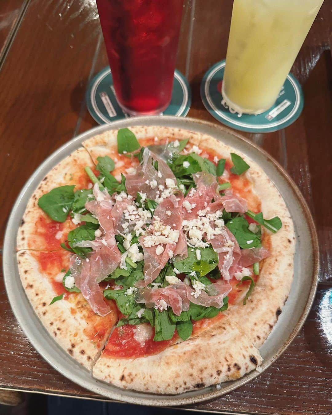 秋山衣梨佳さんのインスタグラム写真 - (秋山衣梨佳Instagram)「🌳🍝🍕 　  OOTEMORIにあるタミルズオオテマチへ。 　 おいしいご飯たべたよ〜〜〜！🍽️ 生マッシュルーム 生ハムとルッコラのピッツァ エビと夏野菜のリングイネを注文。 おいしかった😋🤍  1Fには大手町の森っていう森があった🌳 都会に異空間！！！ 　 　 @ootemachi_forest #大手町グルメ #大手町の森 #OOTEMORI #大手町ランチ #大手町タワー #オーテモリ」8月10日 18時00分 - akiyamaerika