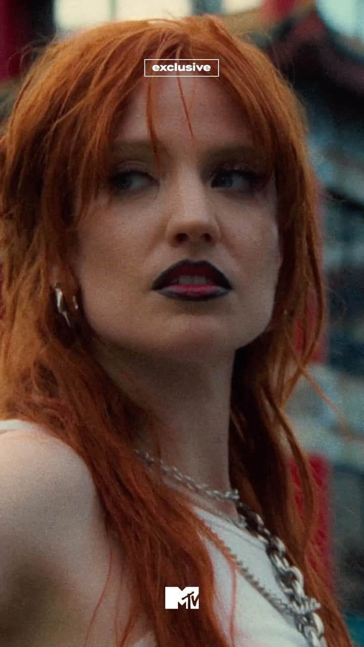 ジェス・グリンのインスタグラム：「@jessglynne’s brand new video for ‘What Do You Do?’ drops tomorrow and we’ve got an ⚡️exclusive⚡️ preview for you!  #mtvmusic」