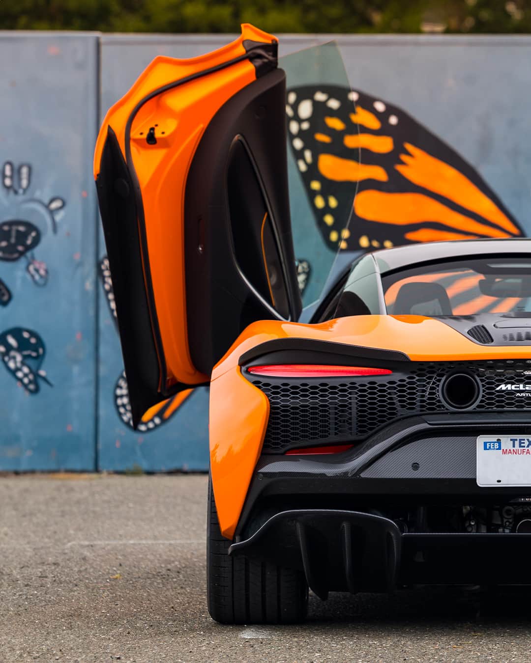 McLaren Automotiveのインスタグラム：「The McLaren Artura’s stance is pure supercar, right down to its signature dihedral doors. #McLaren #McLarenAuto #McLarenArtura」