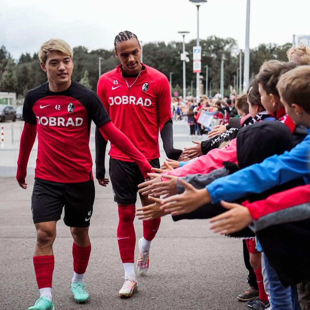 堂安律のインスタグラム：「Preseason!! @scfreiburg」