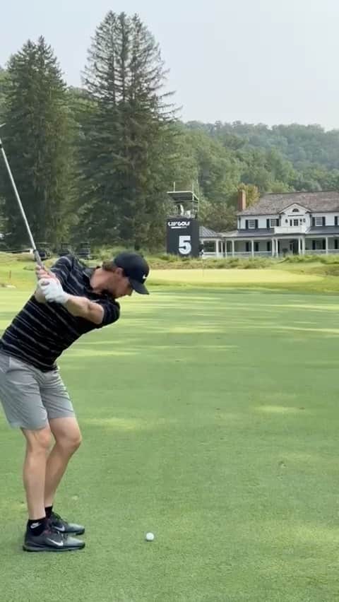 トーマス・ピーターズのインスタグラム：「Hoping for more of these this week @the_greenbrier 👀  Excited to get back out there 👊🏻」