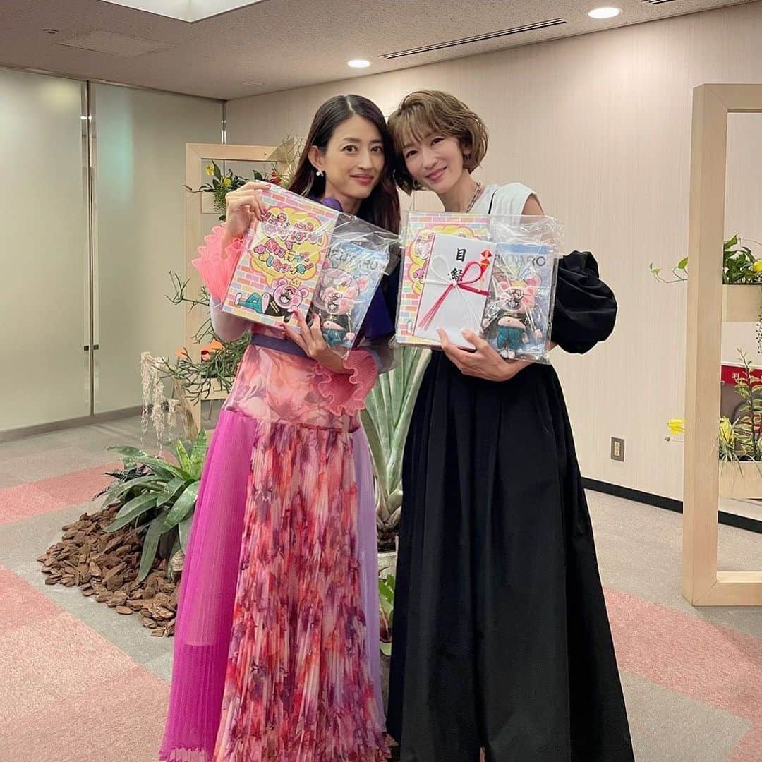 小沢真珠さんのインスタグラム写真 - (小沢真珠Instagram)「「ぽかぽか」の「30秒涙チャレンジ」で、ぽかぽ福袋セットを頂きました！ななちゃんは10秒以内だから目録も‼︎  観て頂いた方、ありがとうございました。。  この日の衣装は、 ワンピース @adelly.tokyo アクセサリー @kobe_vingtaine でした♪  #ぽかぽか #チャレンジ企画 #涙チャレンジ #昼太郎グッズ盛り沢山」8月4日 7時49分 - maju_ozawa