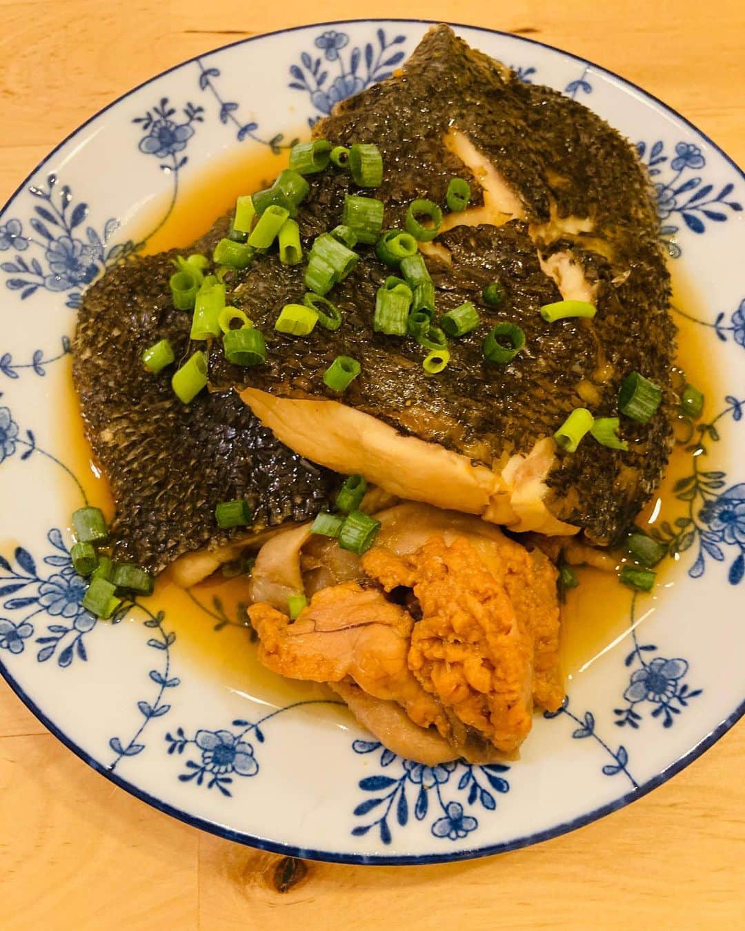 中村千尋さんのインスタグラム写真 - (中村千尋Instagram)「🍴 この間釣ったどでかいヒラメ アクアパッツァとかフィレオフィッシュとかムニエルにしたり煮付けてみたり 色んな食べ方してるけど全部何しても美味しすぎる... そしてまだ半分以上も残ってる笑」8月4日 2時27分 - nanakanakamurachihiro