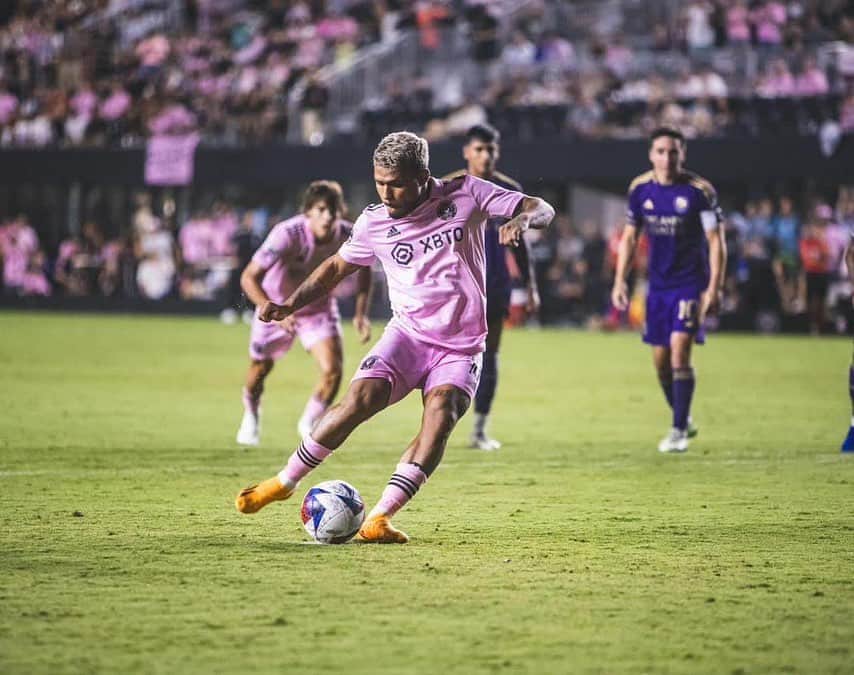 ホセフ・マルティネスのインスタグラム：「Otro gran partido. Triunfo y clasificación a la siguiente ronda de la @leaguescup La estamos pasando bien en @intermiamicf 😡🔥」