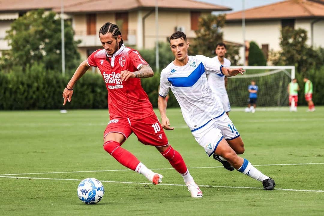 ヤコポ・デジさんのインスタグラム写真 - (ヤコポ・デジInstagram)「Friendly match 🤝🏻 #Brescia #Padova ⚪️🔴」8月4日 2時51分 - jacopodezi6