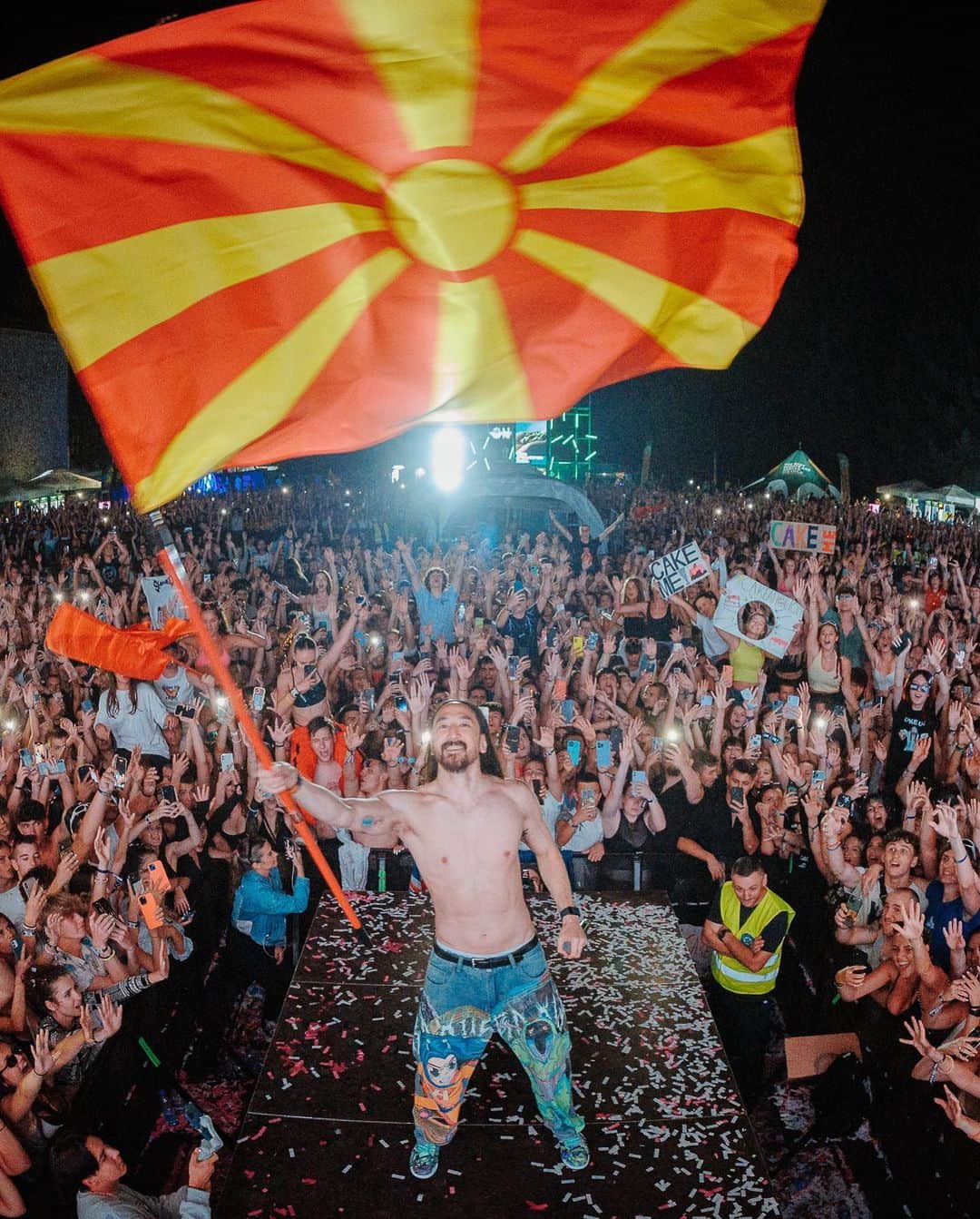 スティーヴ・アオキさんのインスタグラム写真 - (スティーヴ・アオキInstagram)「Macedonia 🇲🇰 wow!!!」8月4日 2時53分 - steveaoki