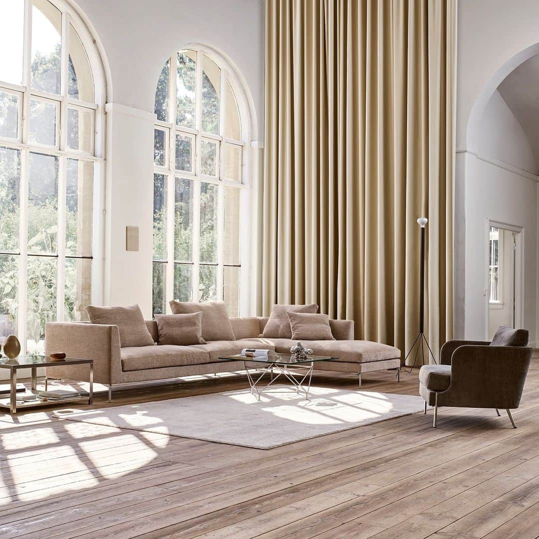 eilersenのインスタグラム：「The Funen low-back lounge chair designed by Pierre Sindre, together with the RA sofa and Spider table. ⁠ ⁠ Sofa: RA upholstered in Pond 07⁠ Lounge chair: Funen in Soft 36⁠ ⁠ ⁠ ⁠ ⁠ ⁠ ⁠ #eilersen #eilersenfurniture #myeilersen #enjoyaneilersen #RA #jensjuuleilersen #funen #pierresindre #homedecor #sofa #danishdesign #inredning #finahem #interiorlovers #interiordesign #modernliving #minimalism #nordiskehjem #nordicinspiration #nordicliving #craftsmanship #boligindretning #designinterior #livingroominspo #boliginspiration  #hemindredning #schönerwohnen #nordicminimalism #designinspiration #throughgenerations」