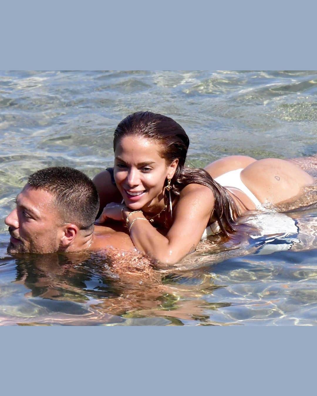 Just Jaredさんのインスタグラム写真 - (Just JaredInstagram)「Anitta was photographed getting playful with Simone Susinna at the beach, laying on top of him in the sea. We have a LOT more photos from their beach day today - tap this photo at the LINK IN BIO to see them all! #Anitta #SimoneSusinna Photos: Backgrid」8月4日 3時02分 - justjared