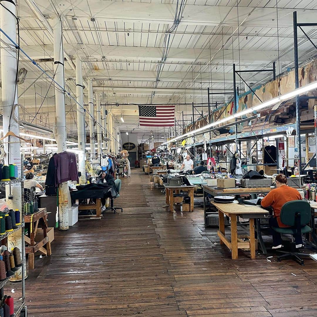 バンソンのインスタグラム：「Thursday’s at Fall River. #vansonleathers」