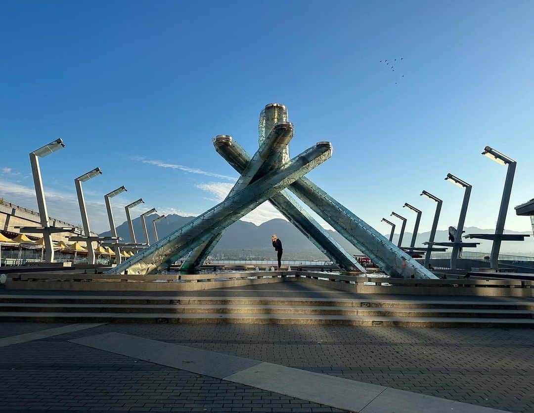ナスティア・リューキンさんのインスタグラム写真 - (ナスティア・リューキンInstagram)「Looks like I might have some competition… (swipe) Who did it best, ring kick edition 🤪 @bens_there clearly inspired by the spot the Olympic Cauldron was lit during the 2010 Olympic Games here in Vancouver 🇨🇦」8月4日 3時30分 - nastialiukin
