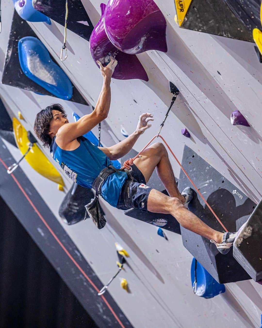 緒方良行さんのインスタグラム写真 - (緒方良行Instagram)「Lead qualis✅ I performed well without big mistakes on the first route and it helped me to get through into semis. Boulder semis tomorrow🔥  リード予選✅ ルート2は呆気なく落ちてしまい残念だったけど、ルート1のおかげでなんとか準決勝進出。 明日はボルダー準決勝🔥  📸 @pho.metheus @vladek_zumr   @bpump_ogikubo  @adidastokyo @adidasterrex  @fiveten_official  @optimumnutrition_jp  @rockcityclimbingholds  @frictionlabs」8月4日 3時43分 - ogata.yoshiyuki