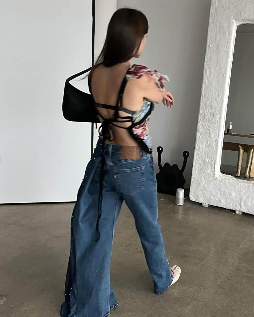 JanessaLeoneのインスタグラム：「BAG 05___ Structured for your everyday endeavors with an asymmetrical body.⁠」
