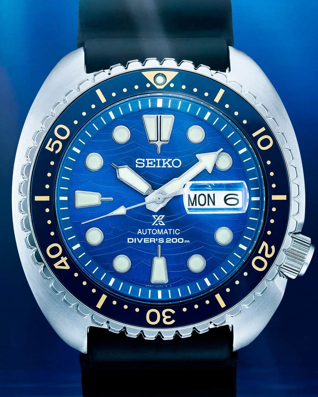 Seiko Watchesさんのインスタグラム写真 - (Seiko WatchesInstagram)「"You're Gonna Need A ... Prospex Save the Ocean Special Edition!" 🦈 - This JAW-dropping timepiece displays an oceanic blue, shark-fin patterned dial! A navy blue ceramic one-way rotating elapsed timing bezel surrounds this superb dial and encourages you to get IN the water with its water resistance up to 200M!  #SRPE07 #Seiko #Prospex #KeepGoingForward」8月4日 3時52分 - seikowatchusa