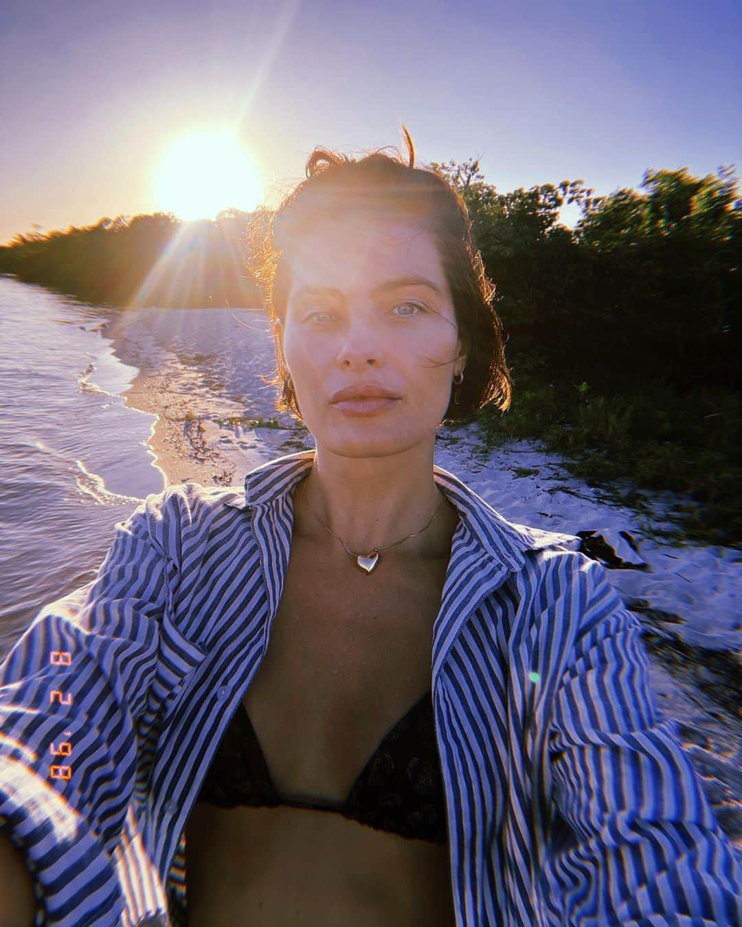 イザベリ・フォンタナのインスタグラム：「Photo dump #Bahia vibing …. ❤️‍🔥  @villakandui 🥂」