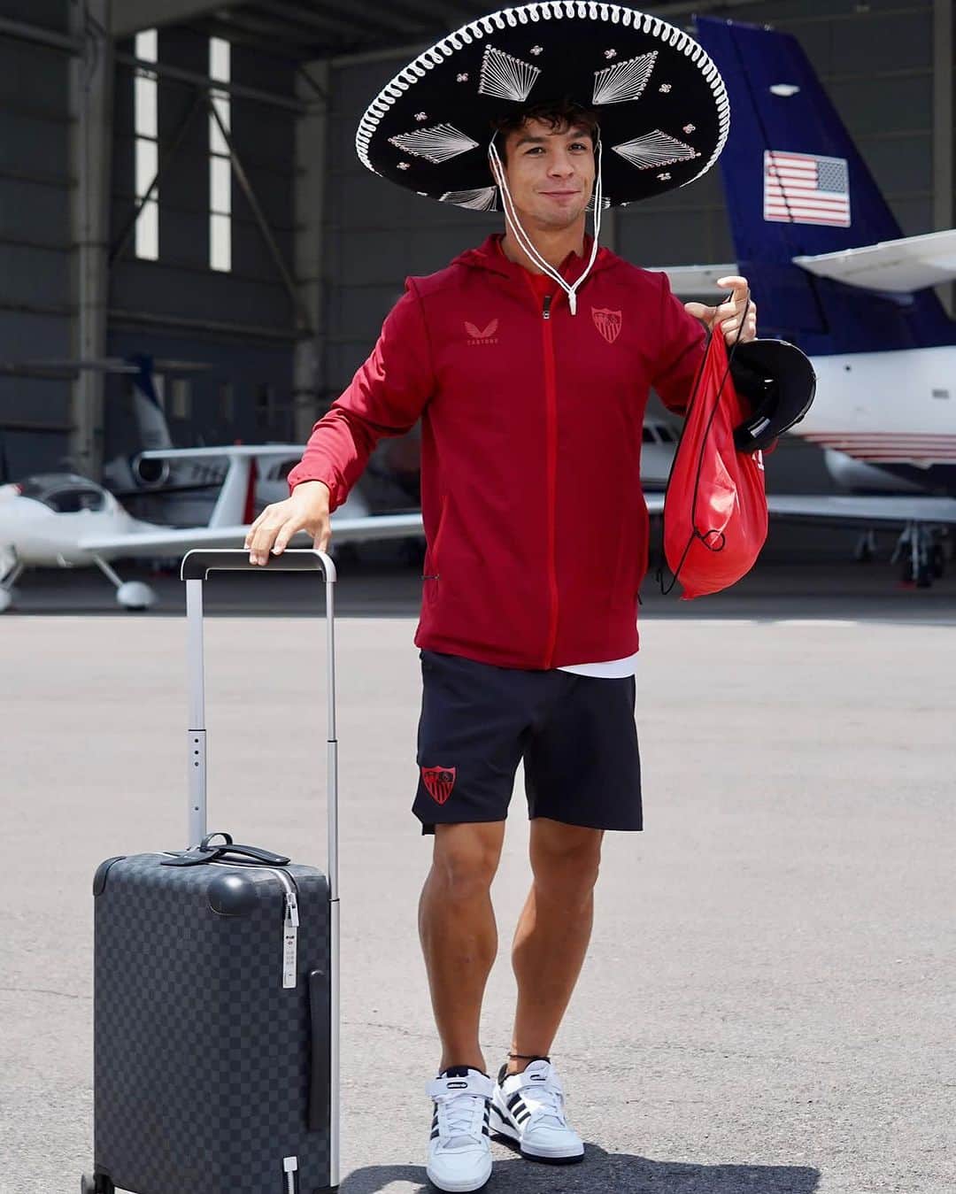 セビージャFCのインスタグラム：「¡Nos vamos, México! 🥺🇲🇽  🛫 Próximo destino: San Francisco 🇺🇸  #WeareSevilla #NuncaTeRindas #LaLigaSummerTour」