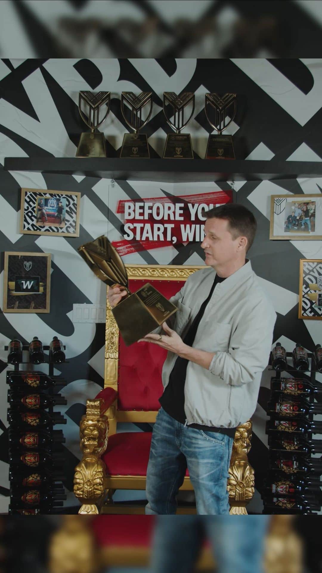 ロブ・ディアデックのインスタグラム：「Nothing says victory like a gold trophy. Creating, building and selling a company is a truly extraordinary journey. Every time we build and sell a company at @dyrdekmachine, we celebrate by creating two of these amazing trophies. We keep one for ourselves and give the other to our partners. It’s truly a championship level trophy. I wanted to do something completely different and unique in the venture space that our co-founders will cherish forever.」