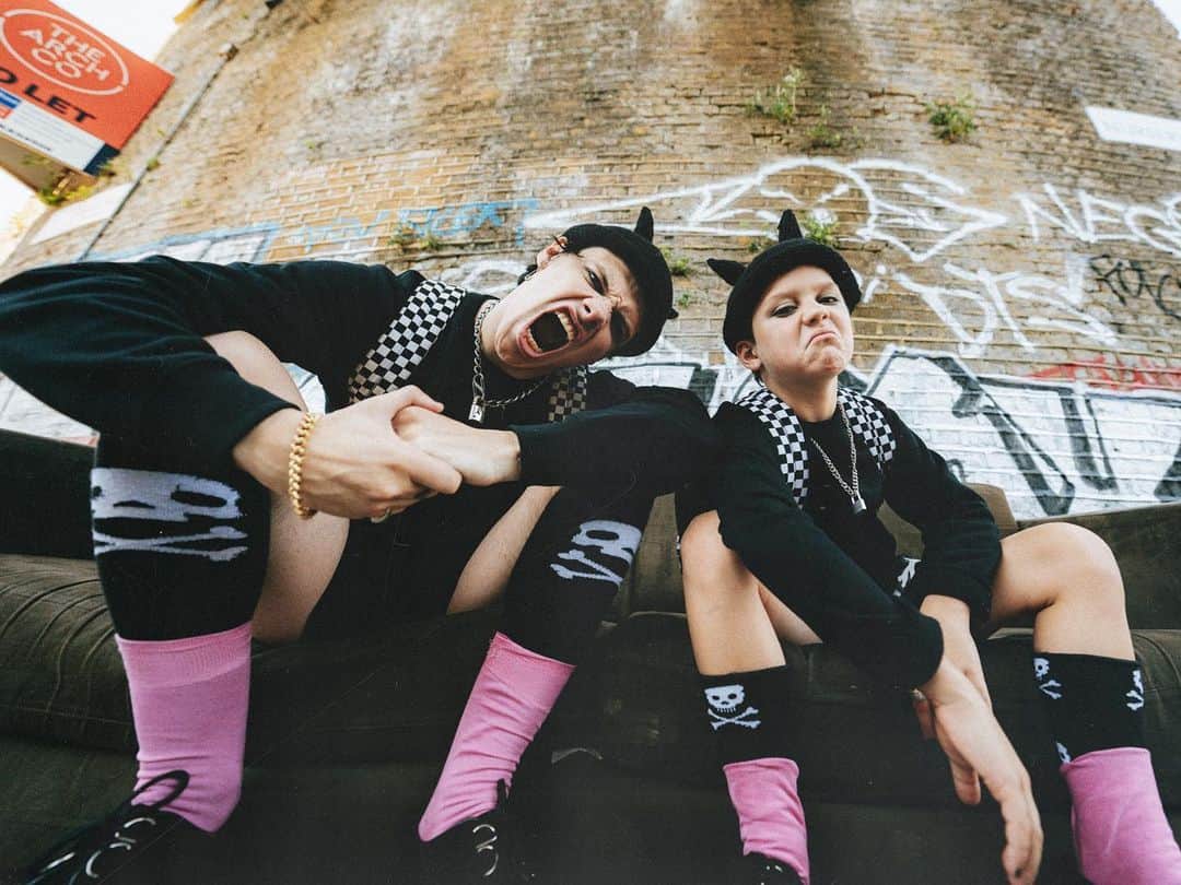 Alternative Pressさんのインスタグラム写真 - (Alternative PressInstagram)「YUNGBLUD hits the Camden pavement with juvenile posse on newly released "Lowlife” video.」8月4日 4時37分 - altpress