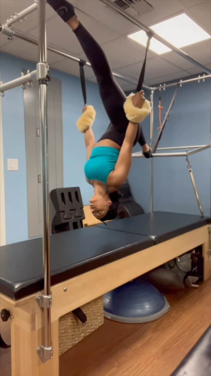 ティファニー・ハインズのインスタグラム：「#playtime #pilates #cadillac When work becomes play! Some highlights from yesterday’s core workout on the Cadillac! I can’t believe we are almost done with week 4! We have only 2 more weeks following this 5 day/week program before we switch it up and give the body a new stimulus! Loving my progress so far, and feeling more powerful and stronger than ever!  #fitnesschallenge #healthandwellness #gymgirl #workoutoftheday #workout #fitness #health #pilates #cadillac」