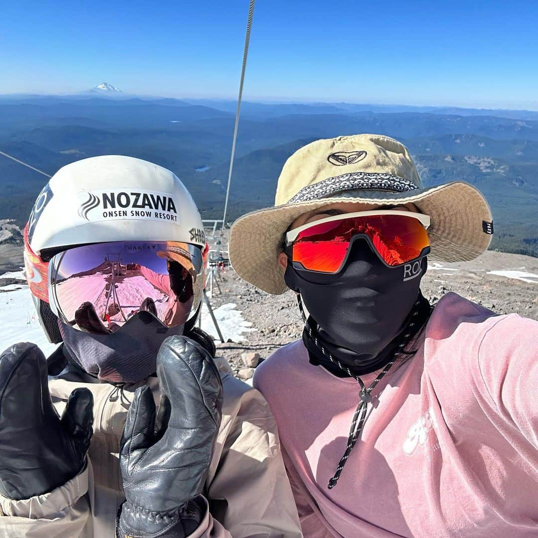 三星マナミさんのインスタグラム写真 - (三星マナミInstagram)「#oregon🇺🇸  大好きな景色の中に 家族と仲間の笑顔と成長を感じる今が最高に幸せ🌈✨  #usa #オレゴン #mthood #わたしたちは旅へ出る #teamueno #teammassh #山女子部  #スキー  @smile_.1127 @aiueno.0425 @norikofukushima @aisato75 @usmr_skischool @yuka.otaki」8月4日 4時53分 - mana_uen00116