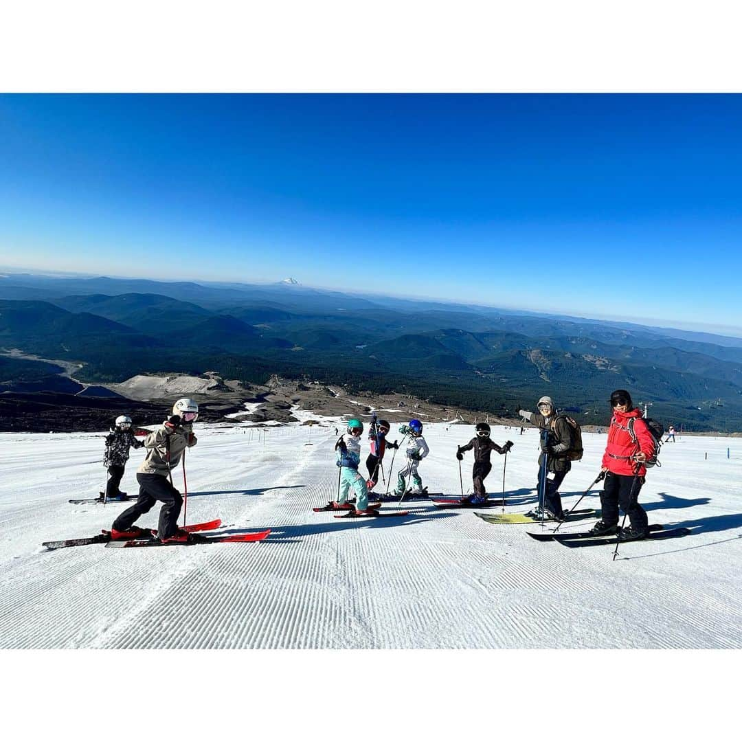 三星マナミさんのインスタグラム写真 - (三星マナミInstagram)「#oregon🇺🇸  大好きな景色の中に 家族と仲間の笑顔と成長を感じる今が最高に幸せ🌈✨  #usa #オレゴン #mthood #わたしたちは旅へ出る #teamueno #teammassh #山女子部  #スキー  @smile_.1127 @aiueno.0425 @norikofukushima @aisato75 @usmr_skischool @yuka.otaki」8月4日 4時53分 - mana_uen00116