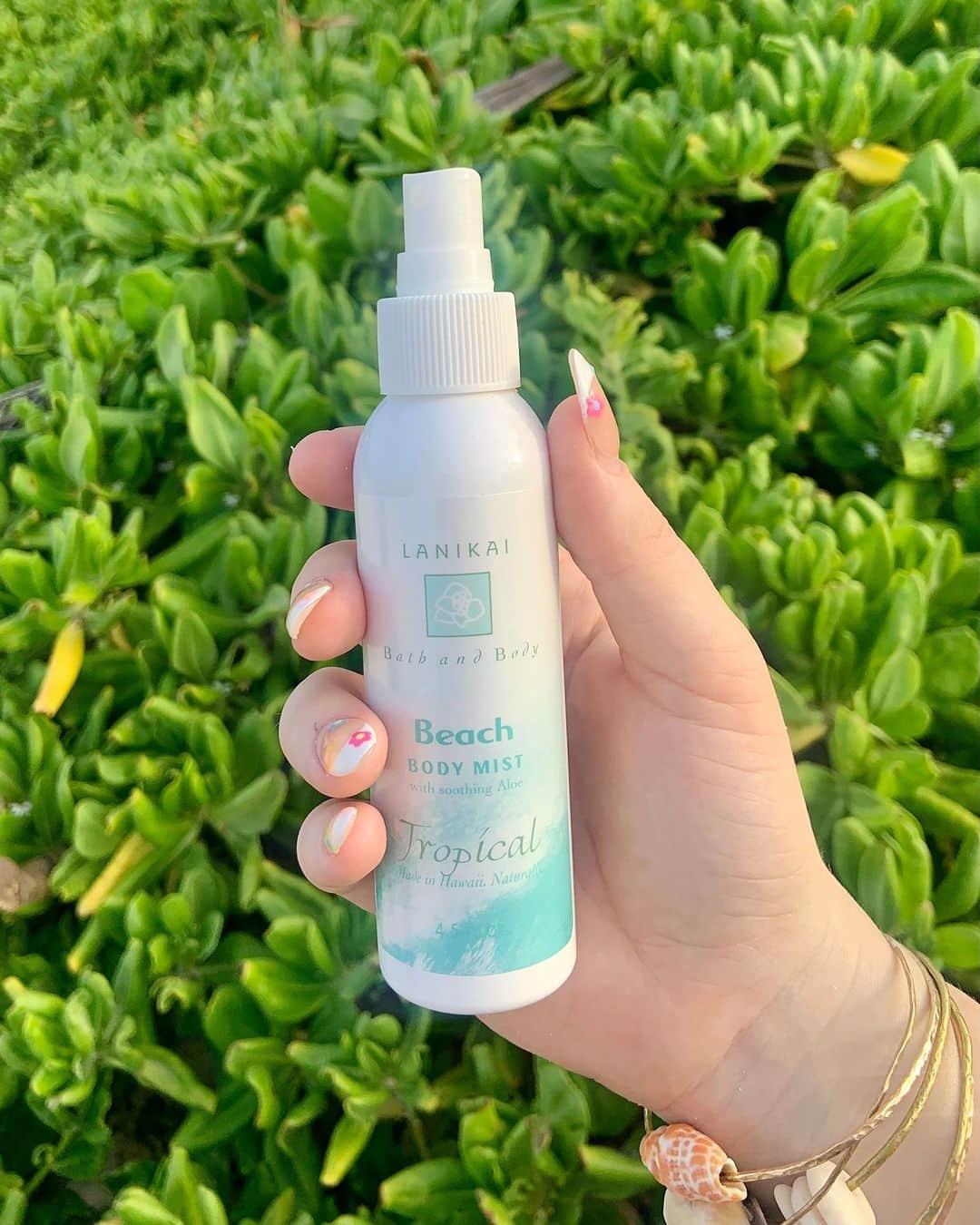 Lanikai Bath and Bodyのインスタグラム：「Our naturally nourishing Face & Body Mist is a local favorite. A tropical splash that soothes, hydrates, and refreshes like a Hawaiian waterfall!  A quick spritz locks in moisture, reviving dry and tired skin, without residue. Infused with purified Hawaiian Water, Aloe vera, and Vitamin E, it’s the perfect rejuvenation for your skin.  ✅ Tones, hydrates & refreshes ✅ 100% evaporation, no residue ✅ Free of harsh chemicals  Keep it with you for a fresh, hydrating escape throughout the day. #LanikaiRefresh #NaturalBeauty  #lanikaibathandbody #MidSummerSale #kailuatownhi 🌴💦」
