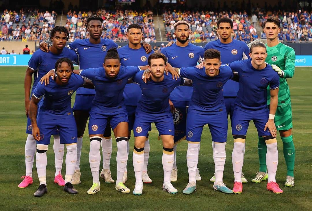 チアゴ・シルヴァのインスタグラム：「🇧🇷 Agradeço à torcida norte americana pelo acolhimento e apoio 🙏🏾💙 🇺🇸 A special thanks to our United States of America fans, it was amazing 🙏🏾💙 • • • • • #ThiagoSilva #ChelseaFC #CFC #Chelsea #TS6 #OhhhThiagoSilva  #WeAreBlue #BlueIsTheColour #ChelseaForever #KeepWalking #FamiliaSilva #BluesInThesUSA #preseason」