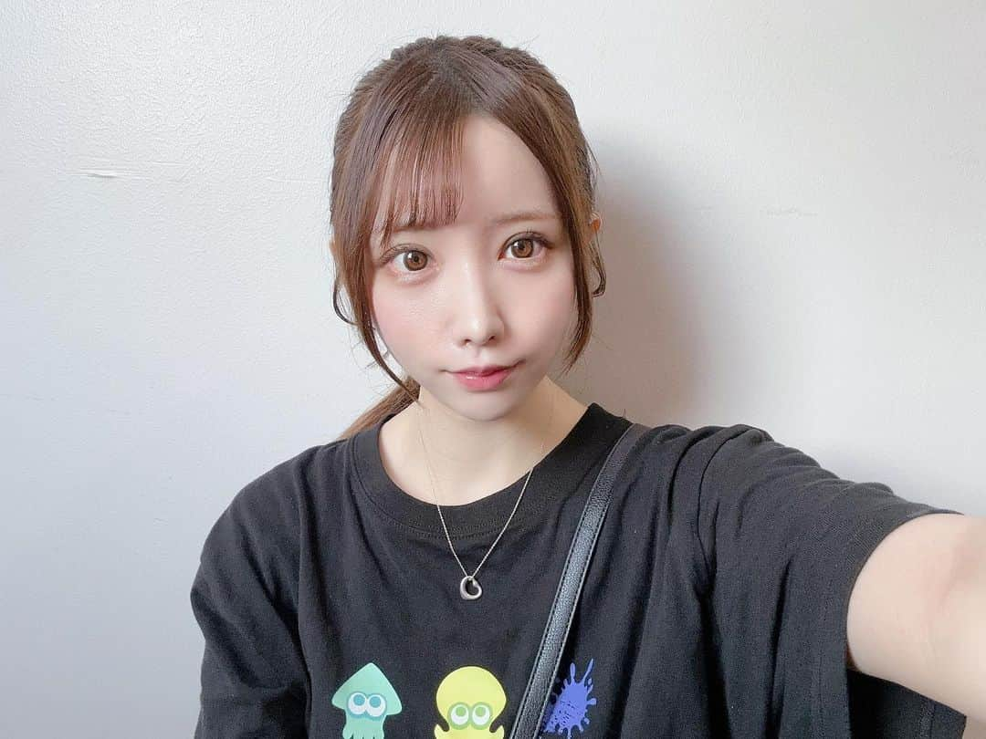 陽多マリィのインスタグラム：「＊ フェス行きます！ みたいな格好してる🦑🐙  ちなみにこのTシャツは ドンキで買いました🐧✌️  #アイドル #ไอดอล #idola #jepang #Ídolo #diminuto #bonita #偶像 #可爱 #萌 #japaneseidol #japanesegirl #地下アイドル #美男美女と繋がりたい#自撮り #自撮り女子 #自撮り界隈  #自発ください  #いいね返し #太もも #ふともも  #アイドル #idol #メイド #meido #セルカ#meidocafe#japaneseidol #japanesegirl #followme #l4l  #隠しきれないヲタク #隠しきれないオタク」