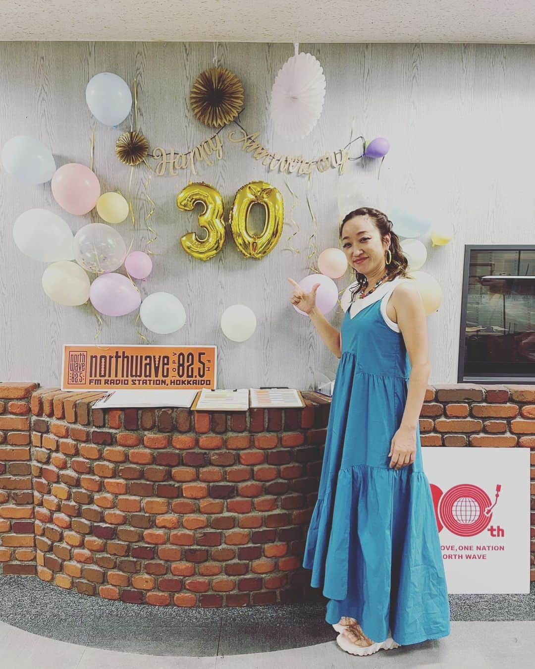 lecca_officialさんのインスタグラム写真 - (lecca_officialInstagram)「FM northwave、開局30周年おめでとうございます🎉🎊㊗️🎈🍾  northwaveがなければ私はラジオ番組を担当しておらず、FOR YOUを歌ってなかったので、いわば私の音楽を一緒に生み育ててさらにリスナーの皆さんに繋いでくれたのが、このラジオ局でした。  ここから、これからも素晴らしい縁や出会い、繋がりや絆があちこちに広がり続けていきますように❗️  #開局30周年  #fmnorthwave  #yahmanwriters」8月4日 17時02分 - lecca_official