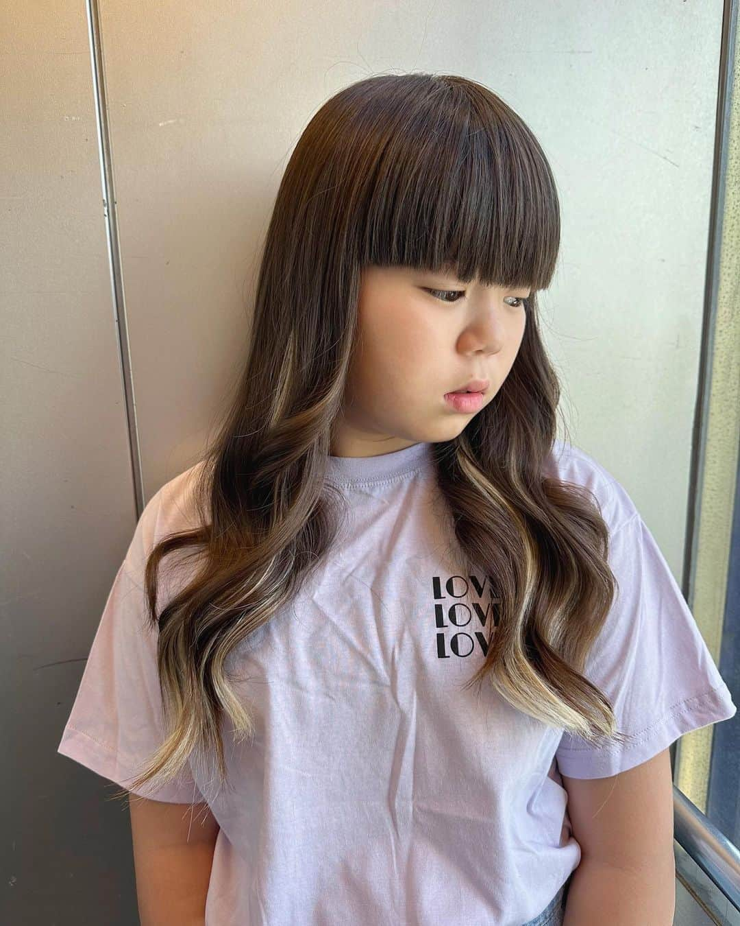 おかんとむすめさんのインスタグラム写真 - (おかんとむすめInstagram)「.  夏休み限定ヘアー💇🏼‍♀️ ねぇね憧れのギャル🌺✨🌺✨  #おかんとむすめ #長女」8月4日 17時04分 - okanmusume