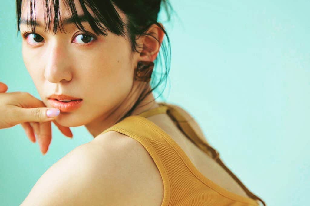 小林夏子のインスタグラム：「2023.8.3 お誕生日でした。  とってもたのしくて いっぱい笑って 幸せな一日を過ごしました。  憧れの40代に突入。  今までの自分に囚われすぎず、挑戦をたのしむ10年にしたいと思います。  変わらずマイペースに。ゆるりとね。  初舞台に立った20歳から早20年。 いつも応援してくださっている方々に、改めて感謝です！  映画、本日公開です。 よろしくお願いいたします✾  #birthday #40th #love #life #thanks」