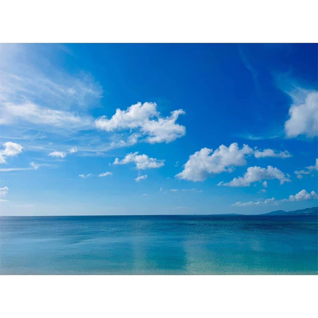 SHOWさんのインスタグラム写真 - (SHOWInstagram)「_  空が綺麗すぎて色んな沖縄の空撮ってた⛱️  #BUDDiiS #SHOW」8月4日 21時00分 - showofficial___