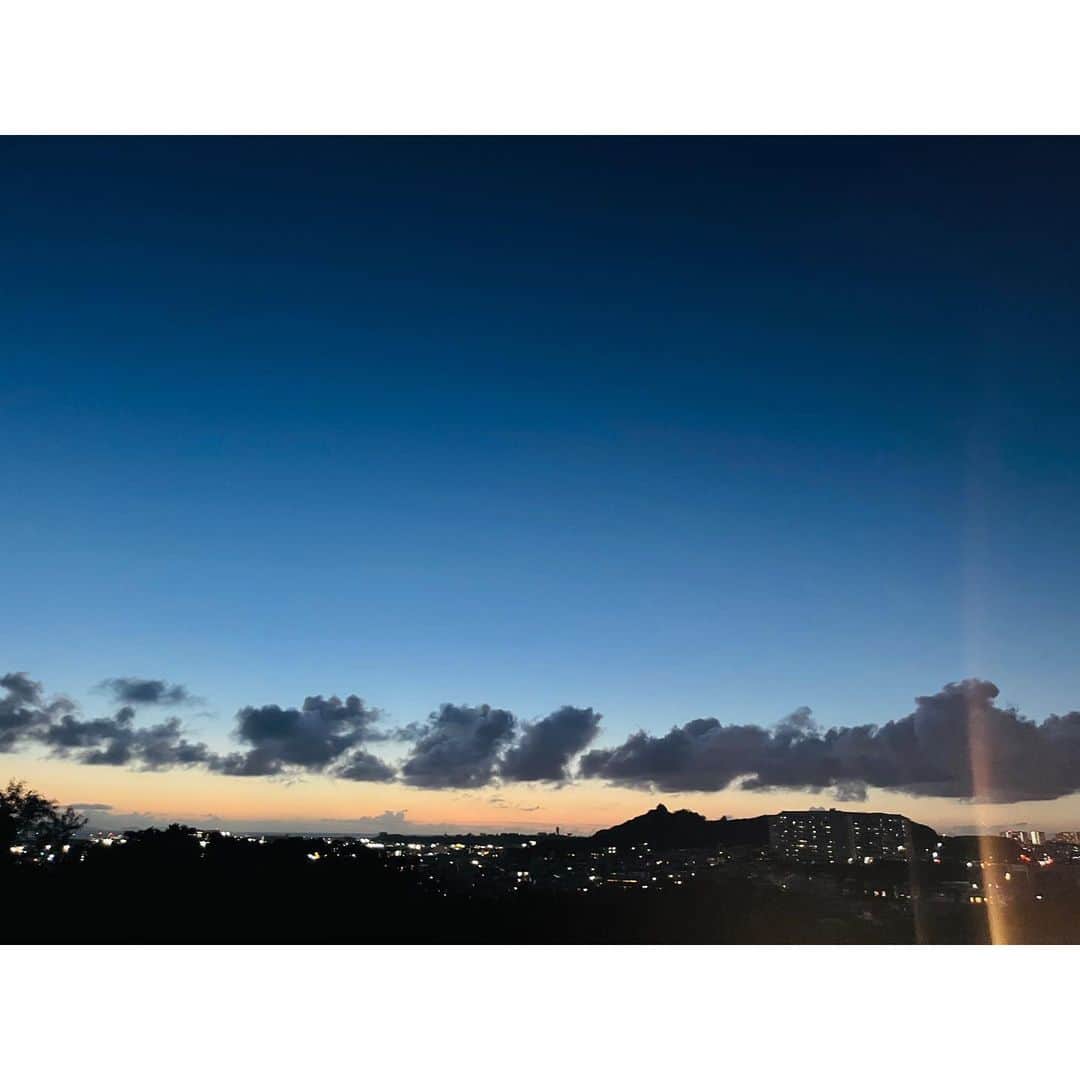 SHOWさんのインスタグラム写真 - (SHOWInstagram)「_  空が綺麗すぎて色んな沖縄の空撮ってた⛱️  #BUDDiiS #SHOW」8月4日 21時00分 - showofficial___