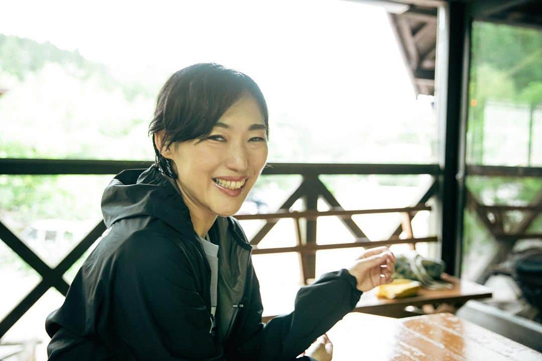 大島央照さんのインスタグラム写真 - (大島央照Instagram)「わがまま！気まま！旅気分！  追加放送のお知らせです！ 大分、福岡、BSフジでご覧くださった方、 ありがとうございました！😊  西内ひろ @0214hiro ちゃんと、私は写真を撮りながら。今回はアトラクション盛りだくさんの大分の旅をしました。九州地方の皆様、良かったらご覧ください♪  撮影した写真は番組でも見れます✨  ■KTN（テレビ長崎）　8/6(日)25:35-26:30  ■UMK（テレビ宮崎）　8/10(木)25:49-26:44  ■OTV（沖縄テレビ）　8/17(木)25:30-26:25  ■STS（サガテレビ）　8/19(土)15:00-15:55  ■KTS（鹿児島テレビ）　9/28(木)26:00-26:55  よろしくお願いいたします！  ‥熱中症には気をつけて水分補給を忘れずに。 台風にもお気をつけください。  それではまた☺️  #大分 #oita #九州 #旅 #写真 #アトラクション #夏 #伐株山 #パラグライダー #釣り #上津江フィッシングパーク　 #daiwa #由布川峡谷パックラフトツアー  #フラワーアレンジメント #pomponchouchou」8月4日 16時00分 - chiakioshima