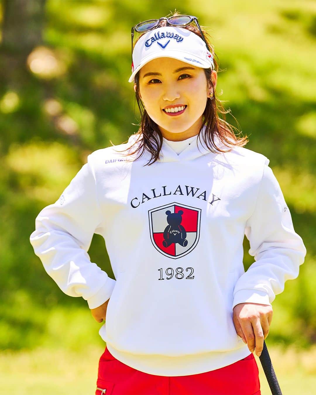callawayapparel(キャロウェイアパレル）さんのインスタグラム写真 - (callawayapparel(キャロウェイアパレル）Instagram)「西村優菜プロ、秋のコーディネート🫶🏻 キャロウェイベアをフロントにプリントしたパーカー🧸と、差し色に赤のスカートをチョイス❤️  本日8/4は西村プロの誕生日！おめでとうございます🎉 素敵な1年をお過ごしください。  #キャロウェイ #キャロウェイアパレル #callaway #enjoyyourgame #ゴルフ #golf #ゴルフ女子 #ゴルフ男子 #ゴルフウェア #キャロウェイベア #8wayストレッチ #bethechange #changethegame #lovecallaway #西村優菜 @yunapan_02 @love_callaway」8月4日 16時08分 - callawayapparel_japan