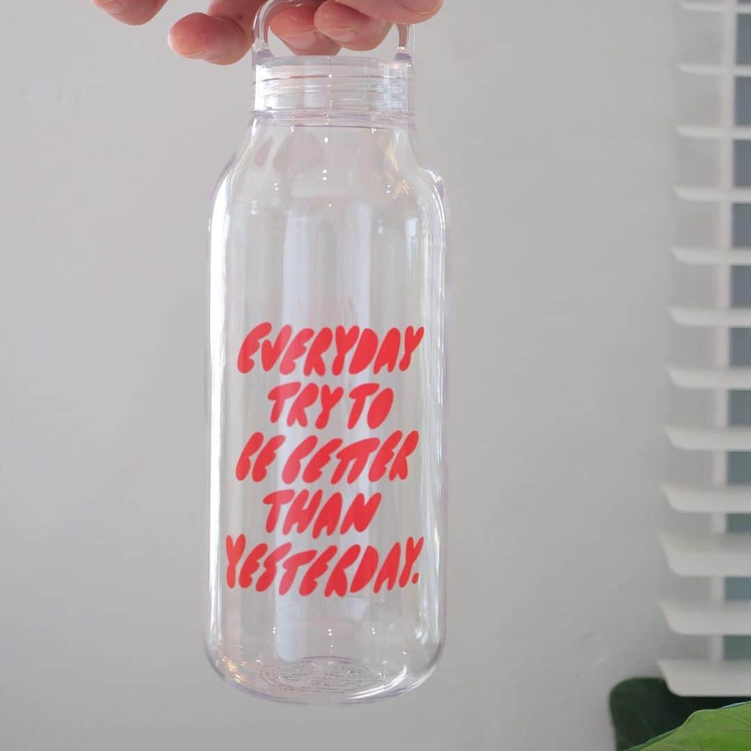 のインスタグラム：「WATER BOTTLE Coming Next Week!!!  来週には発売できそうです☺️  暑い日が続いてるのでぜひこのボトルに水いれて水分補給していただきたい🫠💦☀️  容量は500mlでーす😌  みなさんは何色が良さげですかね〜？🤔🤔🤔  #shogosekine」