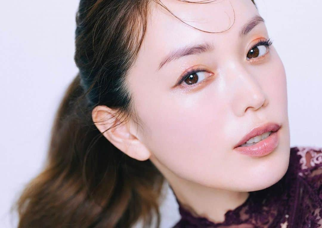 長井かおりさんのインスタグラム写真 - (長井かおりInstagram)「@vocemagazine ×  @jillstuartbeauty  ⁡ 秋のアイパレ本日発売♡ ブルームクチュール アイズ　　 　　　　ジュエルドブーケ💐  大人の瞼にしっとり馴染むよ♡ ⁡ #ジルスチュアート　#ジルスチュアートコスメ #秋新作コスメ #ブルームクチュールアイズジュエルドブーケ」8月4日 16時21分 - kaorimake