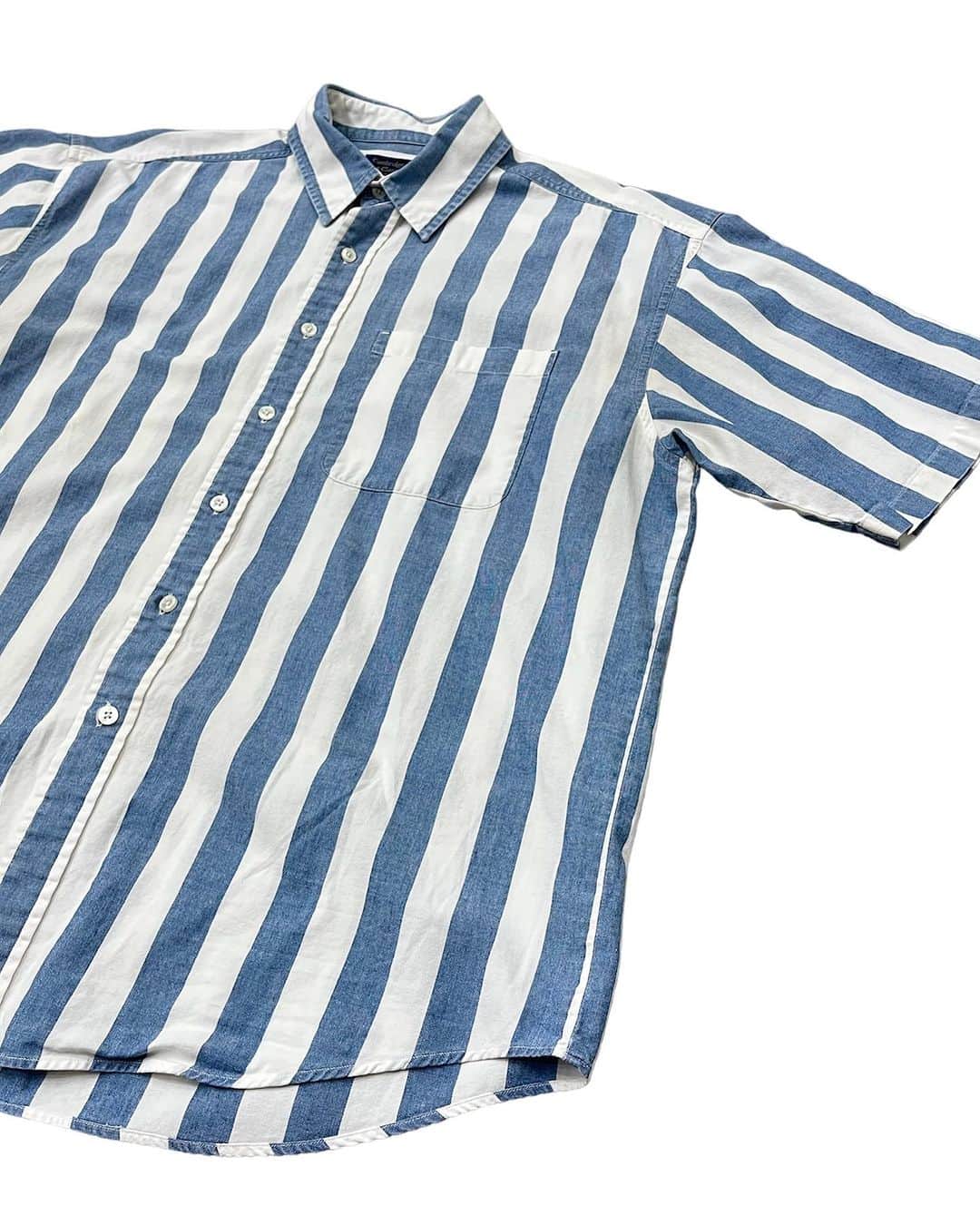 ジャムルさんのインスタグラム写真 - (ジャムルInstagram)「S/S stripe shirts 白x青 ¥5000+tax(5500) . ピッチ太めのストライプで、定番的な白x青のカラーリング。爽やかな色目で使いやすく合わせやすい1枚。 .  WEB SHOPに入荷しております。 是非ご覧ください。 jammru.com  #お問い合わせはお電話で承ります #jammru #osaka  #fashion  #streetstyle  #streetfashion  #vtg  #vintage  #used  #usedclothing  #古着 #古着屋 #ファッション #70s #80s #90s」8月4日 16時30分 - jammru