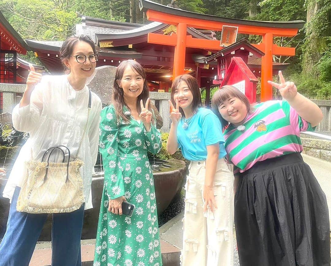 とよた真帆さんのインスタグラム写真 - (とよた真帆Instagram)「8/9（水）11:55-13:55 日本テレビ系列 「ヒルナンデス！」に出演します  アグネスチャン様 3時のヒロイン様  初めてお会いしたのに、皆さま素敵なお人柄で笑い通しの幸せな時間😙  和気藹々な1日でとっても楽しかったですよ〜この日に行った場所、、またすぐに行きたくなる所ばかりで😃👍  是非お時間ございましたらご覧くださいね🌹  #日テレ  #ヒルナンデス  #旅  #バスツアー  #楽しかった #3時のヒロイン　さま #アグネスチャン さま」8月4日 16時24分 - maho_toyota