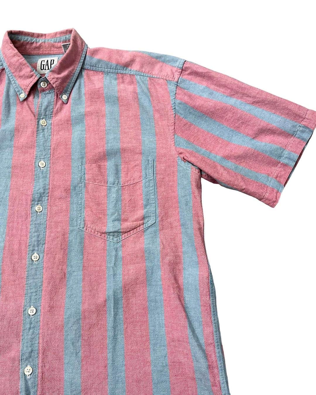 ジャムルさんのインスタグラム写真 - (ジャムルInstagram)「OLD GAP S/S stripe shirts ¥5400+tax(5940) .  カラーリングが最高に可愛いOLD GAPのストライプシャツ。 90年代頃のGAPはほんとに気の効いたアイテムが多く、このストライプもありそうでないピッチとカラーリングでオススメです。 価格が高騰してきているOLD GAPまだ買えるうちにどうぞ！ .  WEB SHOPに入荷しております。 是非ご覧ください。 jammru.com  #お問い合わせはお電話で承ります #jammru #osaka  #fashion  #streetstyle  #streetfashion  #vtg  #vintage  #used  #usedclothing  #古着 #古着屋 #ファッション #70s #80s #90s」8月4日 16時28分 - jammru