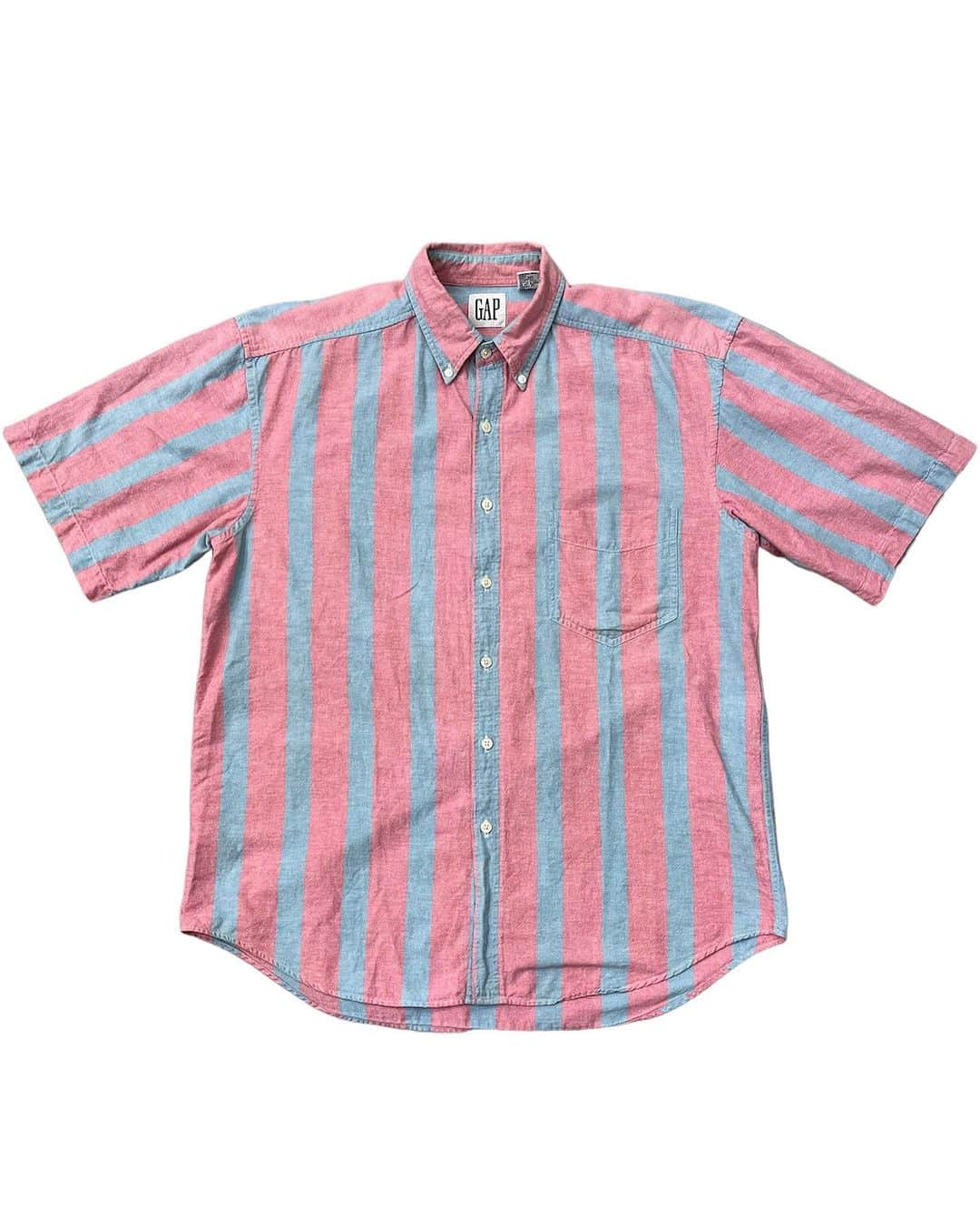 ジャムルのインスタグラム：「OLD GAP S/S stripe shirts ¥5400+tax(5940) .  カラーリングが最高に可愛いOLD GAPのストライプシャツ。 90年代頃のGAPはほんとに気の効いたアイテムが多く、このストライプもありそうでないピッチとカラーリングでオススメです。 価格が高騰してきているOLD GAPまだ買えるうちにどうぞ！ .  WEB SHOPに入荷しております。 是非ご覧ください。 jammru.com  #お問い合わせはお電話で承ります #jammru #osaka  #fashion  #streetstyle  #streetfashion  #vtg  #vintage  #used  #usedclothing  #古着 #古着屋 #ファッション #70s #80s #90s」